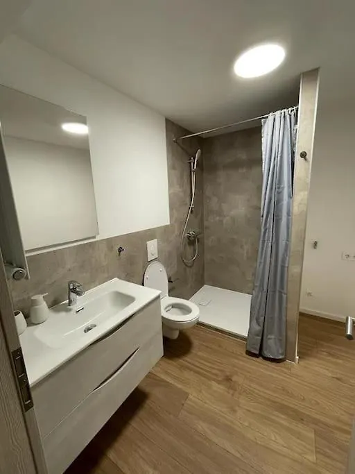 Neuwertige Zwei Zimmer Ferienwohnung Oberhinterhof